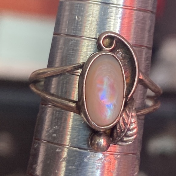 Pawn Sterling Silver Mother of Pearl Ring w Feather and Spiral/ S 5.5 - Picture 3 of 5